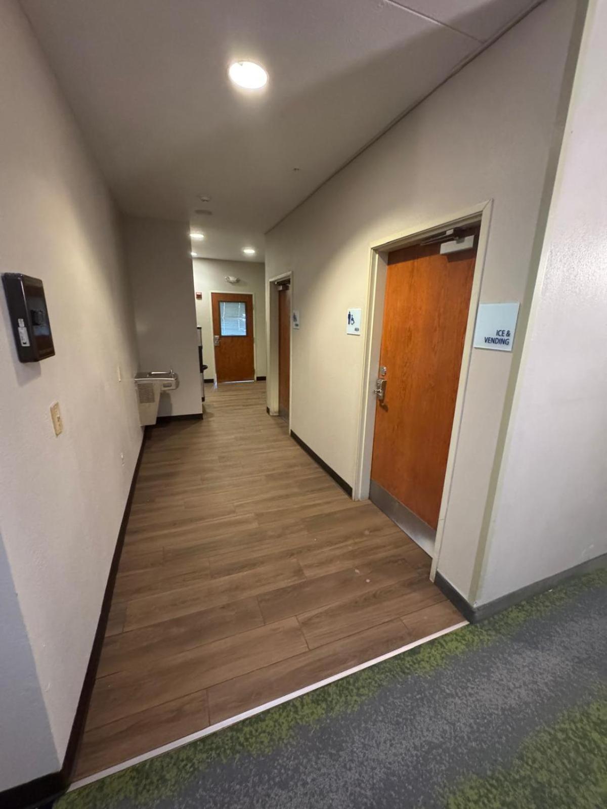 Wyndham Garden Anchorage Airport Hotell Exteriör bild