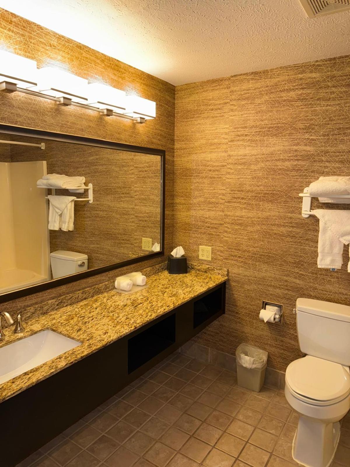 Wyndham Garden Anchorage Airport Hotell Exteriör bild